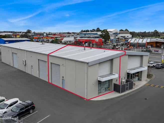 Versatile high-stud warehouse
