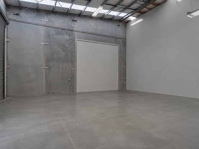 Versatile high-stud warehouse