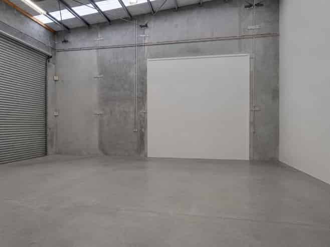 Versatile high-stud warehouse
