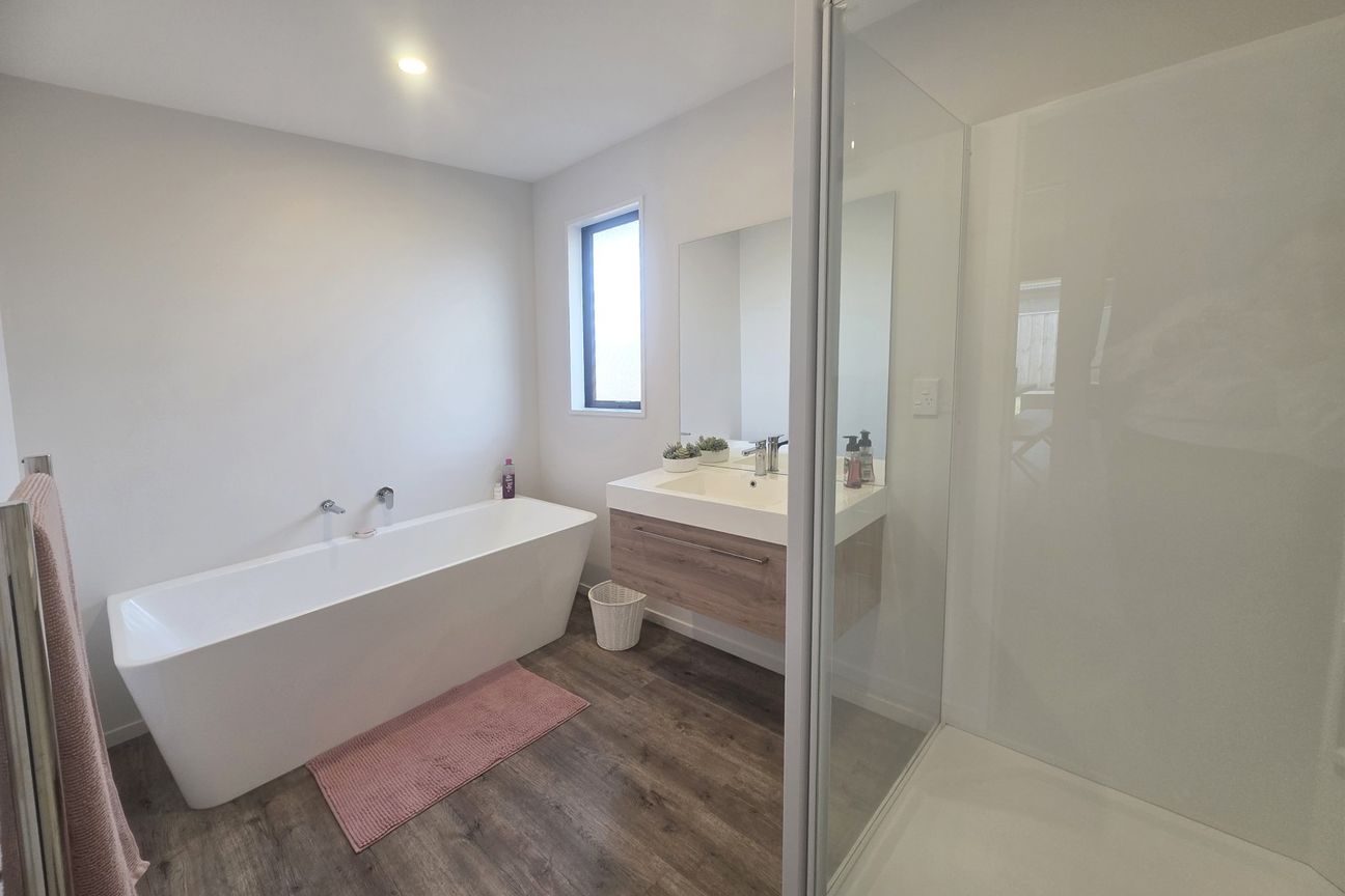 Four Bedroom Beauty! – další