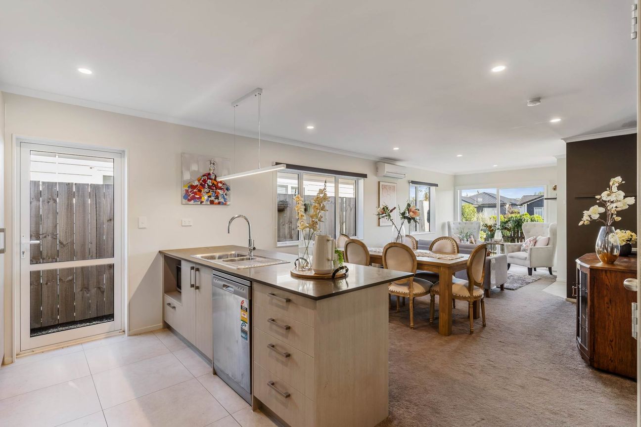 Exquisite Finesse Residential Home: Spacious, ... - Meer