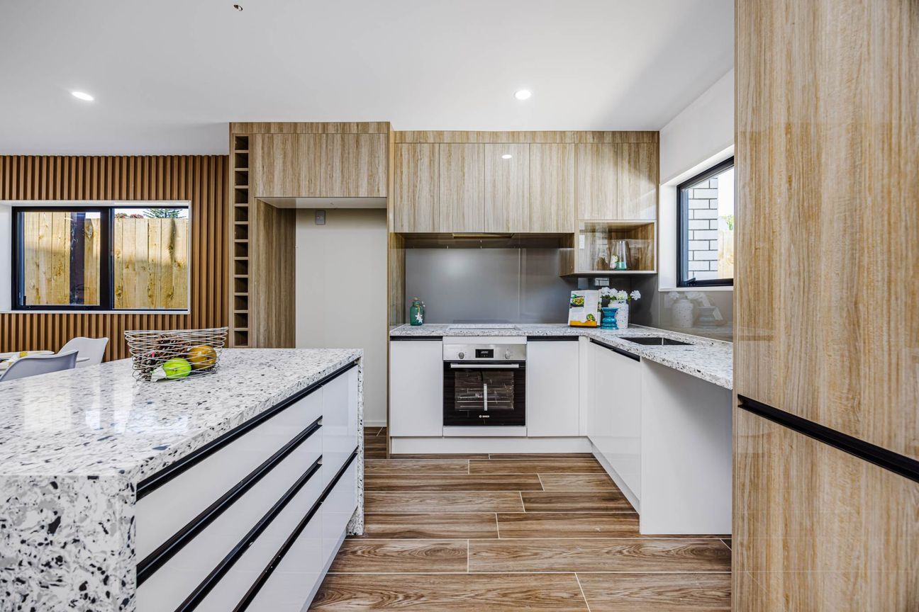 Modern Comfort Meets Unbeatable Convenience! - Vista 6