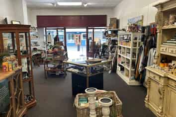 Prime retail leasing on Emerson