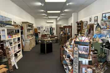 Prime retail leasing on Emerson