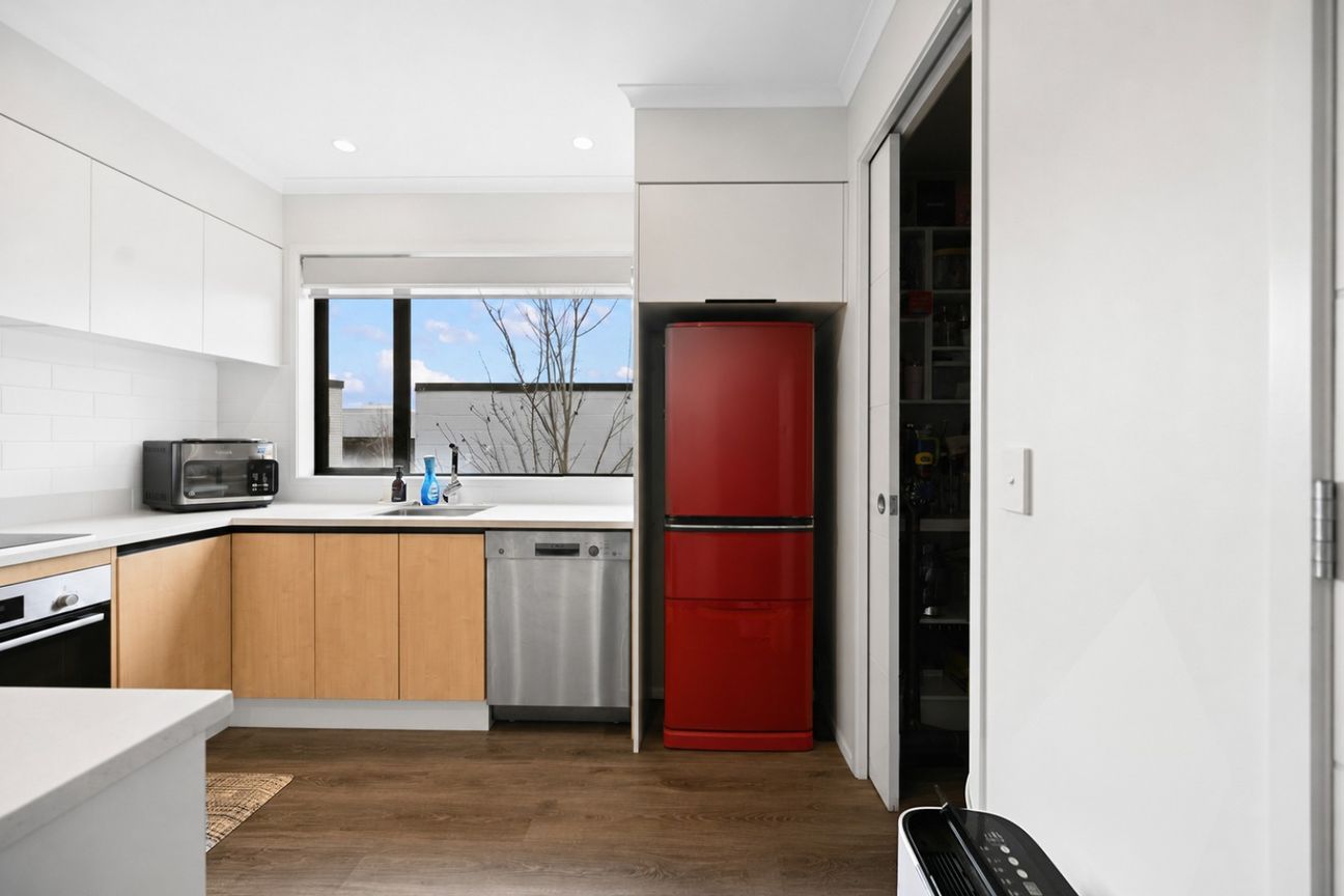 Lock & Leave | Walk to the CBD | HBHS & HGHS Zoned - Vista 5