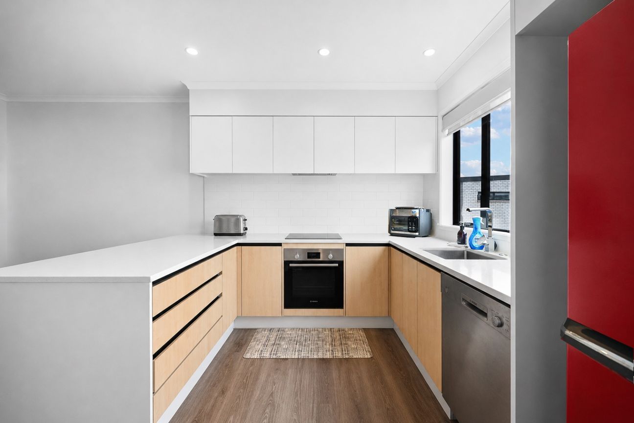 Lock & Leave | Walk to the CBD | HBHS & HGHS Zoned - Vista 4