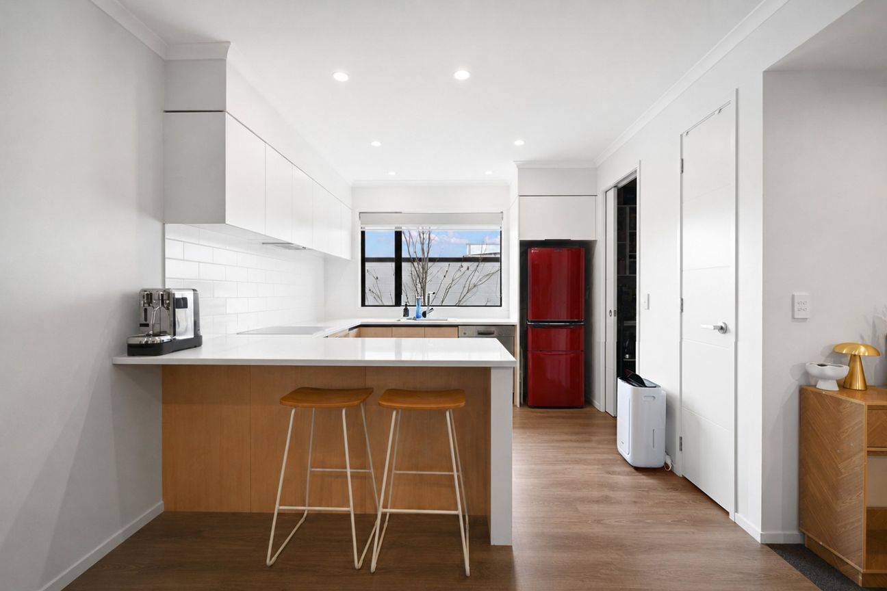Lock & Leave | Walk to the CBD | HBHS & HGHS Zoned - Vista 3