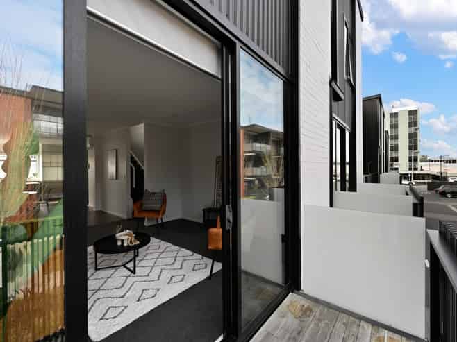 24/182 London Street, Hamilton Central