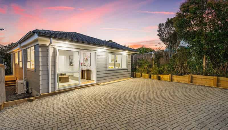 40 Tiroroa Avenue, Te Atatu South