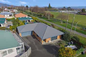 26 Neale Ave, Stoke