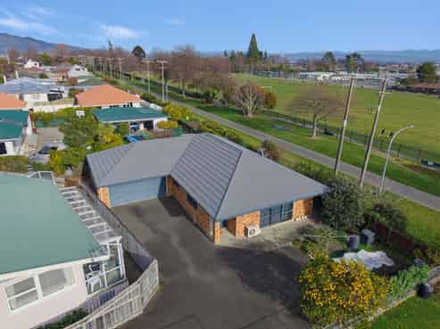 26 Neale Avenue, Stoke