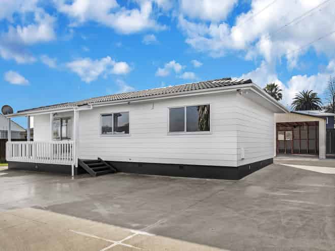 27 Palermo Place, Clover Park