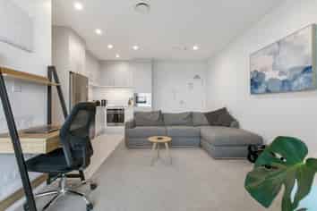 807/8 Waikumete Road, Glen Eden
