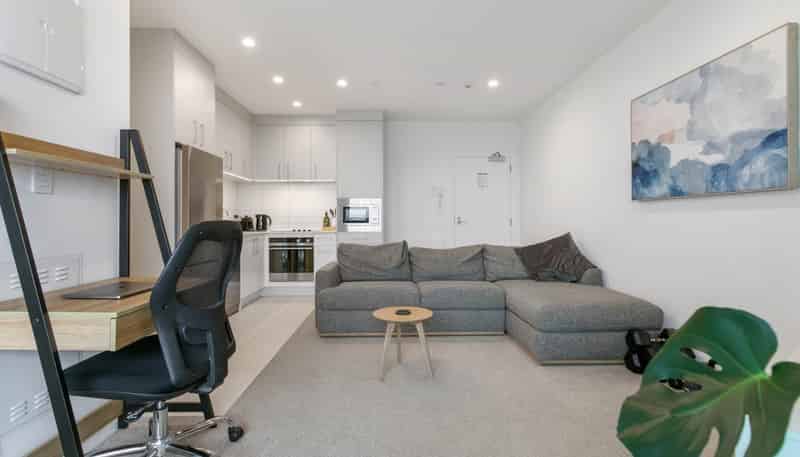 807/8 Waikumete Road, Glen Eden