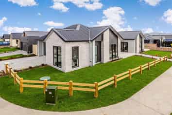  8 Arahi Road, Clevedon