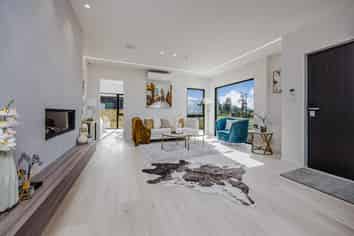  8 Arahi Road, Clevedon