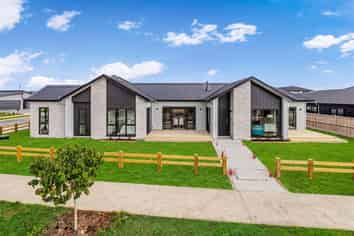  8 Arahi Road, Clevedon