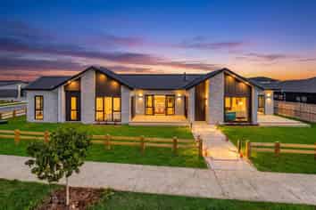  8 Arahi Road, Clevedon