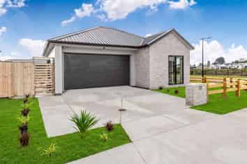  8 Arahi Road, Clevedon