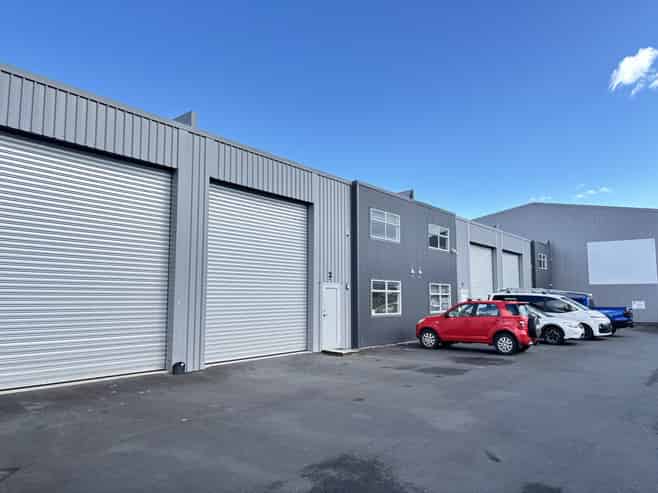 Taurikura Drive warehouse & office