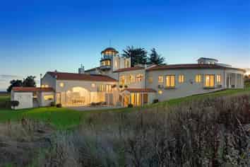 BELLA CASTELLO – EVENTS VENUE & LUXURY RETREAT FOR LEASE