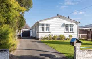97 Broadway, Carterton