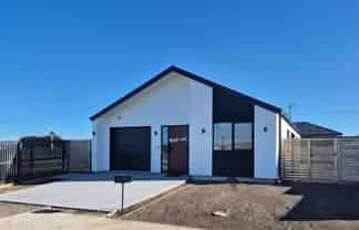 1 Robson Drive , Lincoln