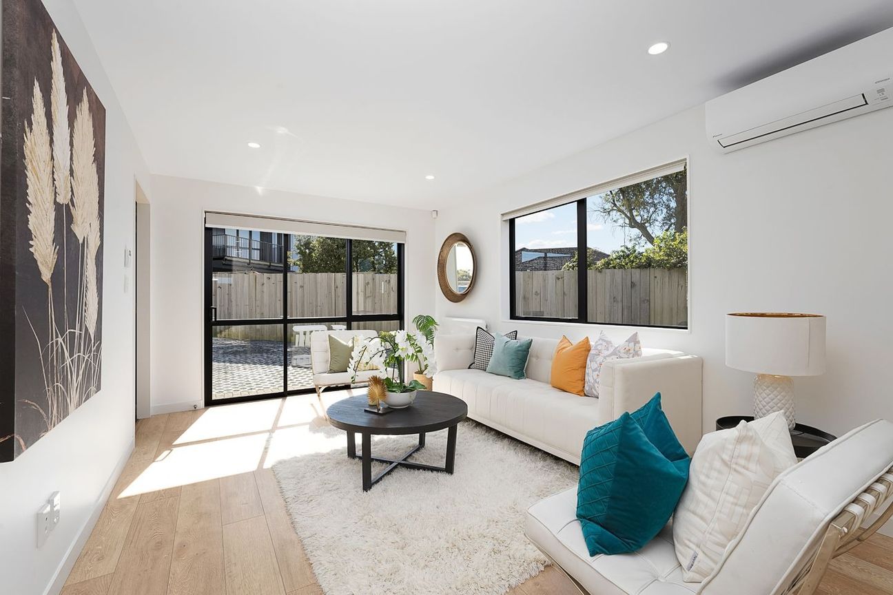 Sunny family Home with plenty of parking spaces in Te Atatū South - Vista 4