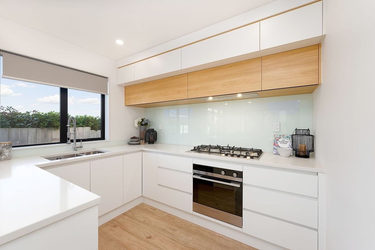 Sunny family Home with plenty of parking spaces in Te Atatū South - Vista 6
