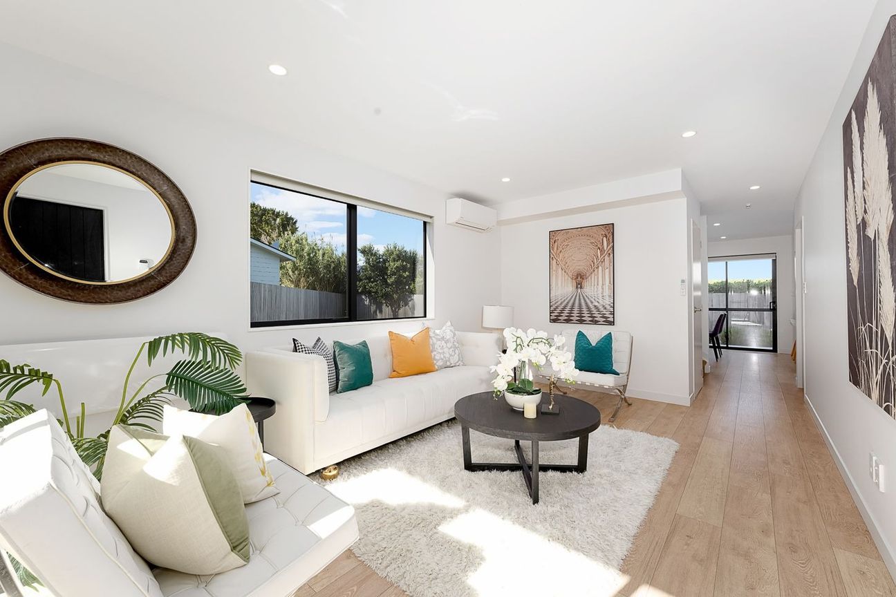 Sunny family Home with plenty of parking spaces in Te Atatū South - Vista 3
