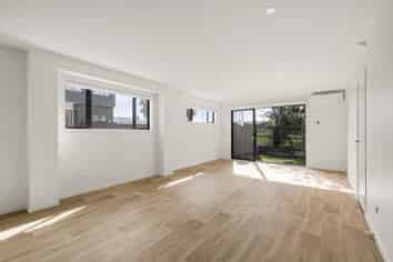 2/75 McAnnalley Street, Manurewa East