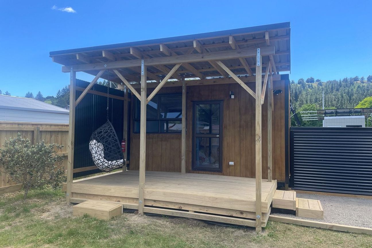 NEW STUDIO – NO POWER BILLS!  Pets allowed - Aanzicht 3