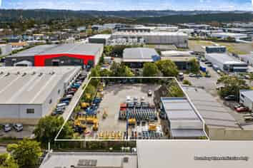 Secure Albany Yard with Warehouse & Office