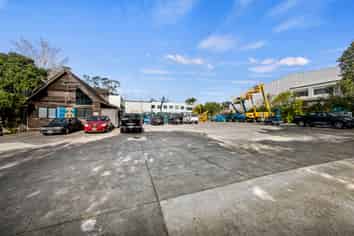 Secure Albany Yard with Warehouse & Office