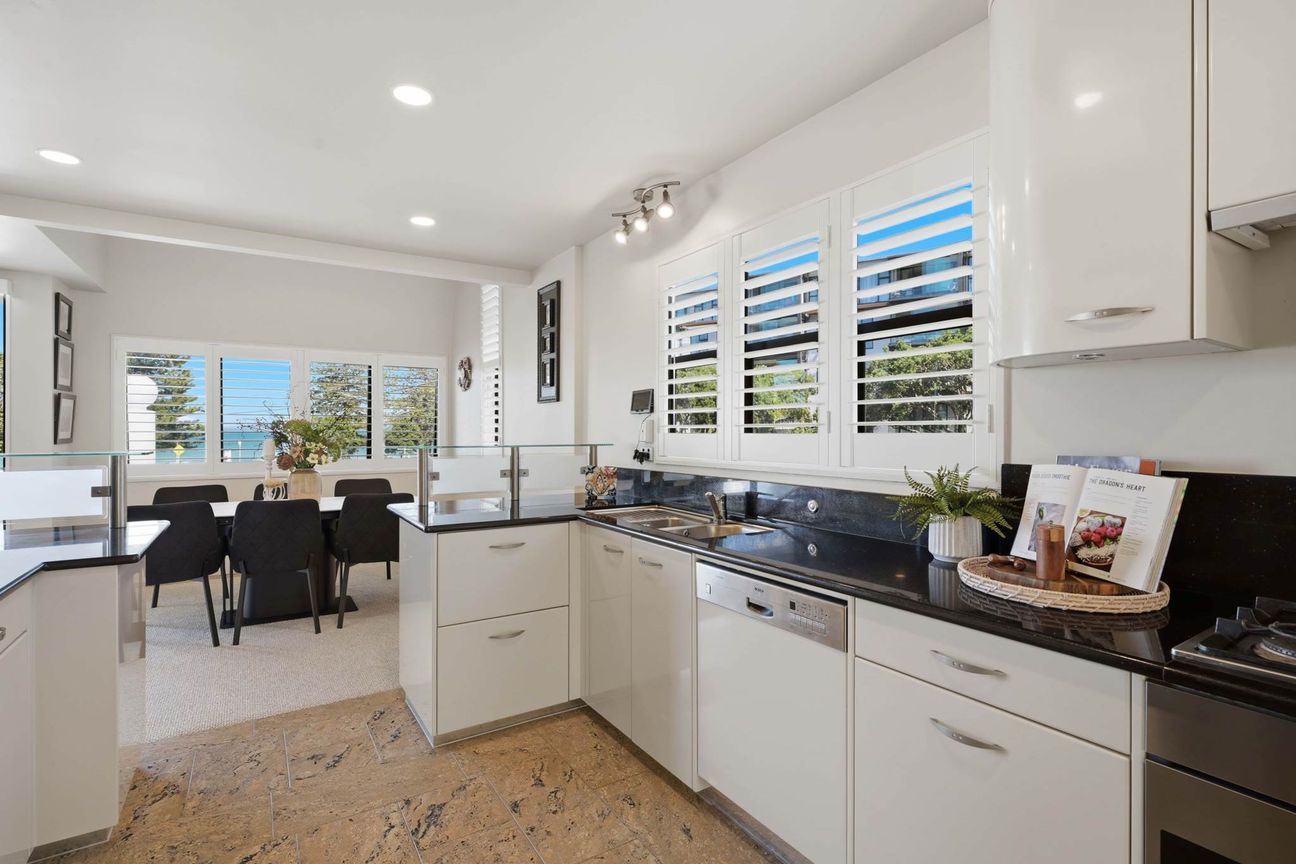 Coastal Living in The Heart of Browns Bay - Vista 3
