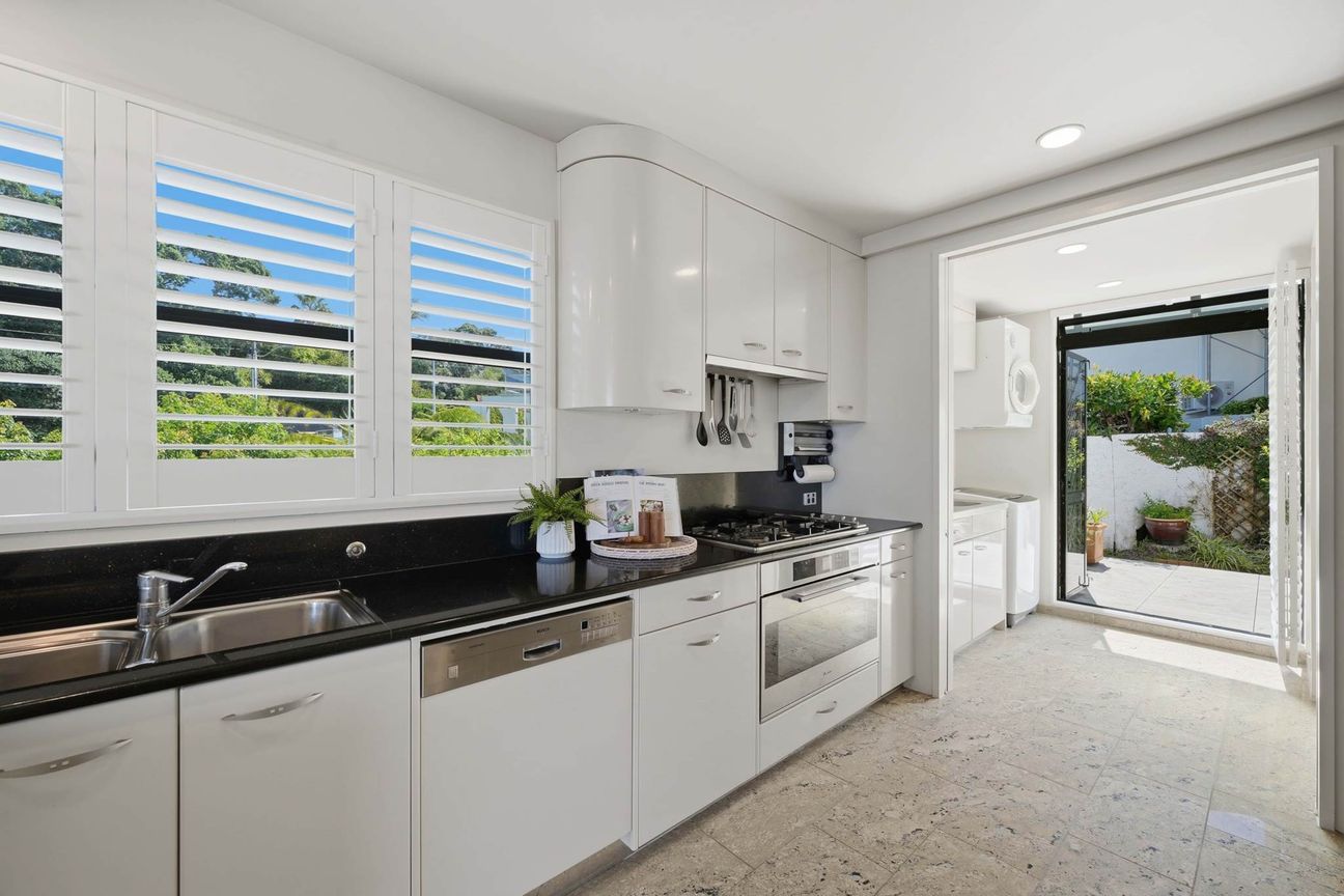 Coastal Living in The Heart of Browns Bay - Vista 4