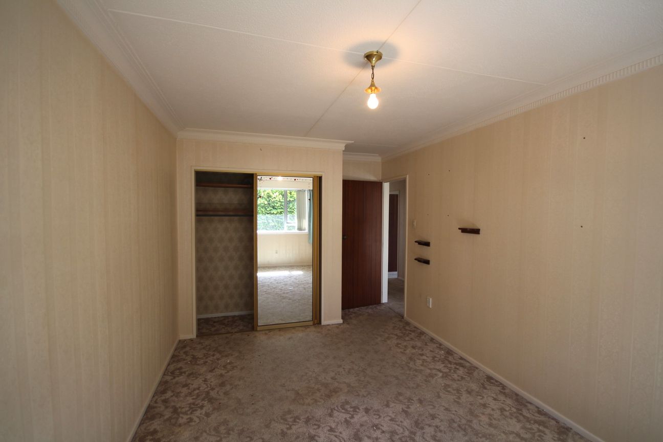 Comfortable Two-Bedroom Home with Garage & Workshop - Fler