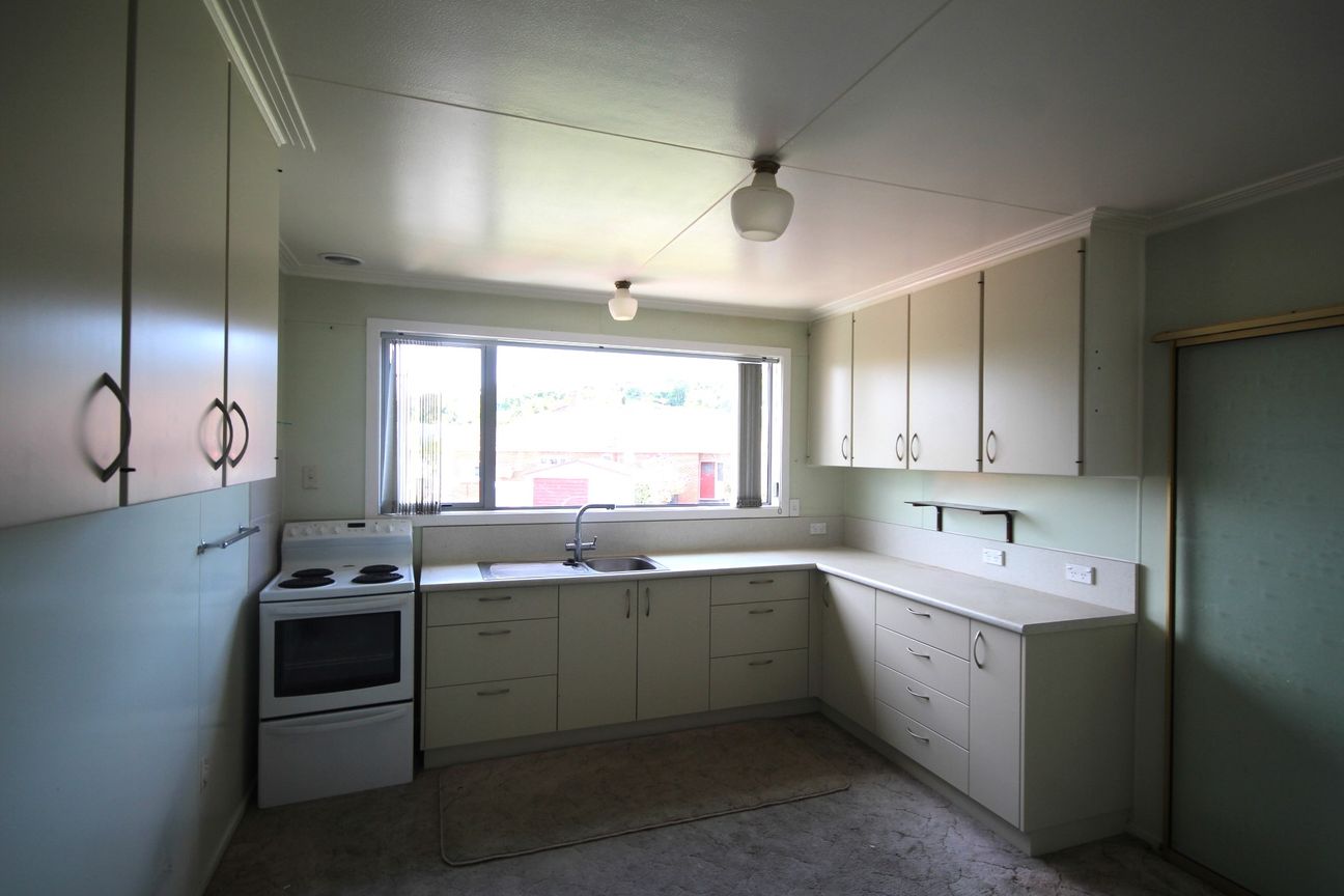 Comfortable Two-Bedroom Home with Garage & Workshop - Bild 2