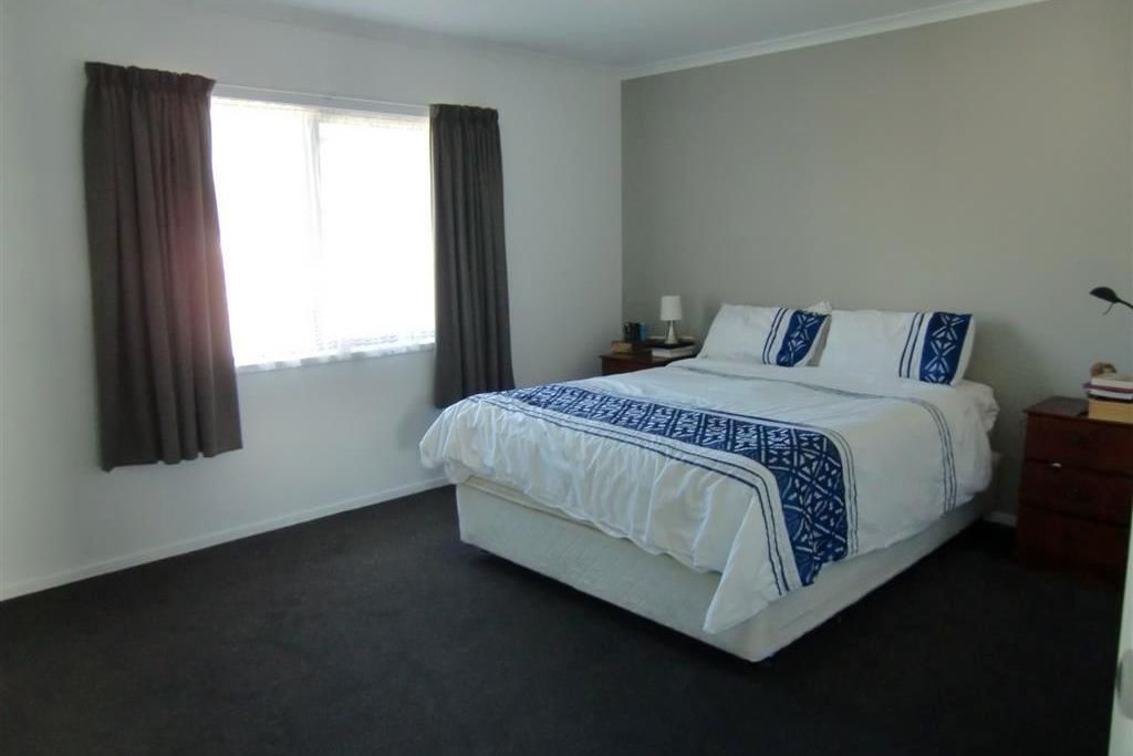 Modern 4 bedroom home in Moturoa - Aanzicht 4