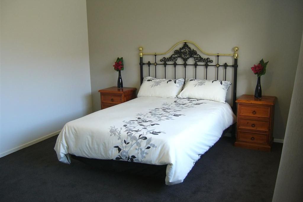 Modern 4 bedroom home in Moturoa - Aanzicht 6