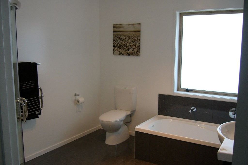 Modern 4 bedroom home in Moturoa - Aanzicht 5