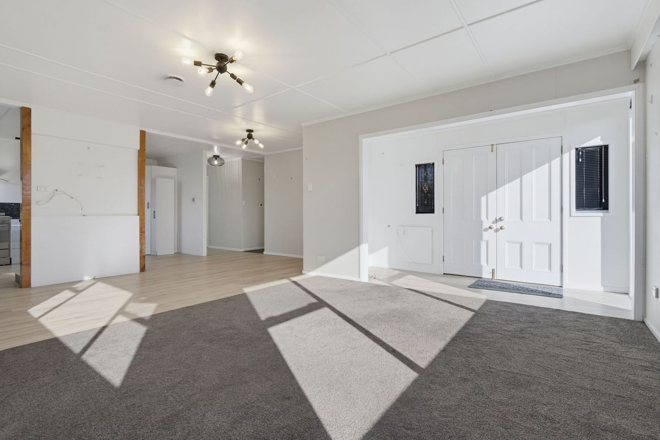 Stylishly Updated & Great Outdoor Family Living - Aanzicht 5