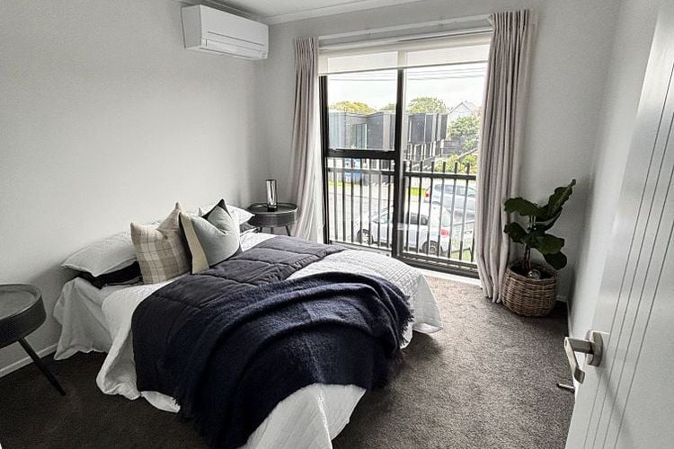Modern Townhouse in Mount Albert - Widok 5