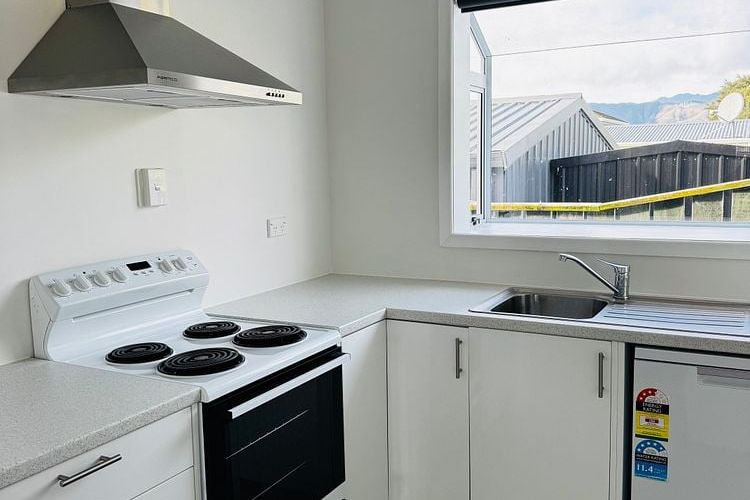 Renovated 3-Bedroom Home with Outdoor Living - Aanzicht 6