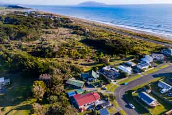 24 Scott Avenue, Otaki Beach