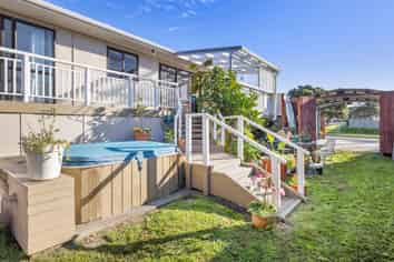 24 Scott Avenue, Otaki Beach