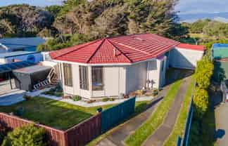 24 Scott Avenue, Otaki Beach