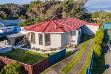 24 Scott Avenue, Otaki Beach
