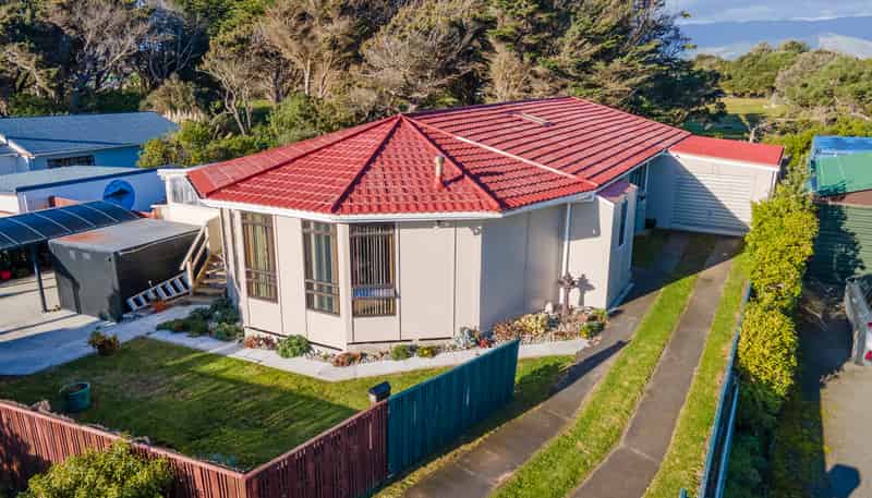 24 Scott Avenue, Otaki Beach
