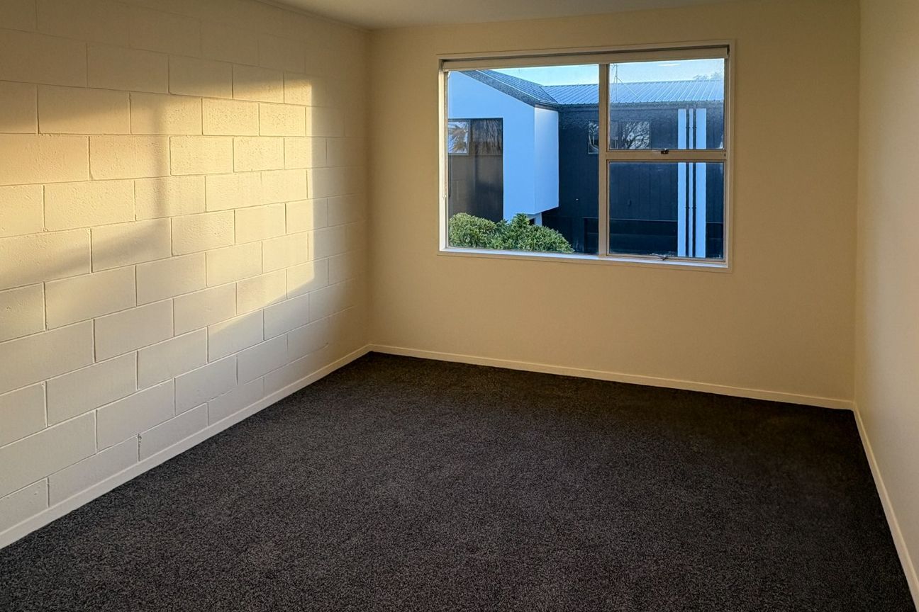 Recently refreshed 2 bedroom unit! - Aanzicht 5